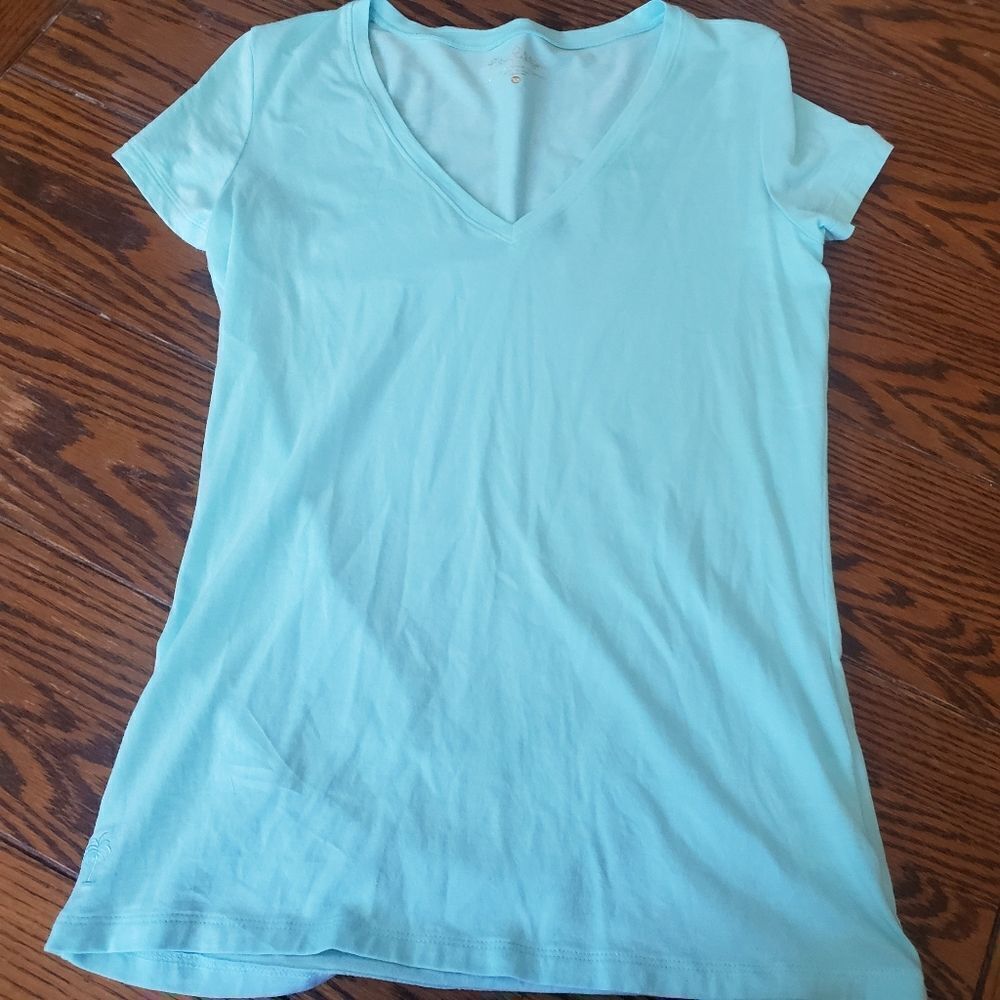 Lilly Pulitzer light blue v neck tshirt sz XS